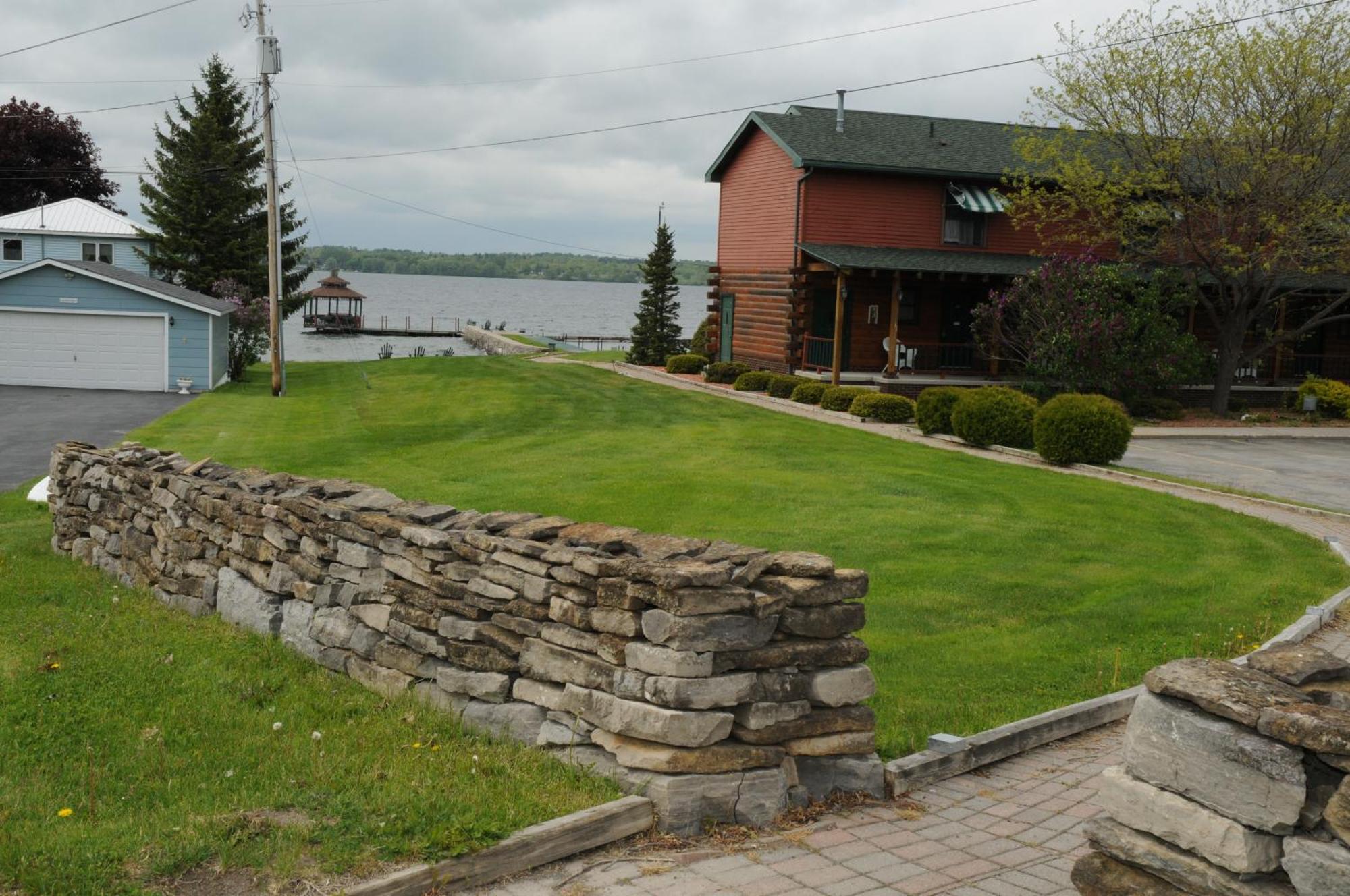 Stone Fence Resort Огденсбърг Екстериор снимка