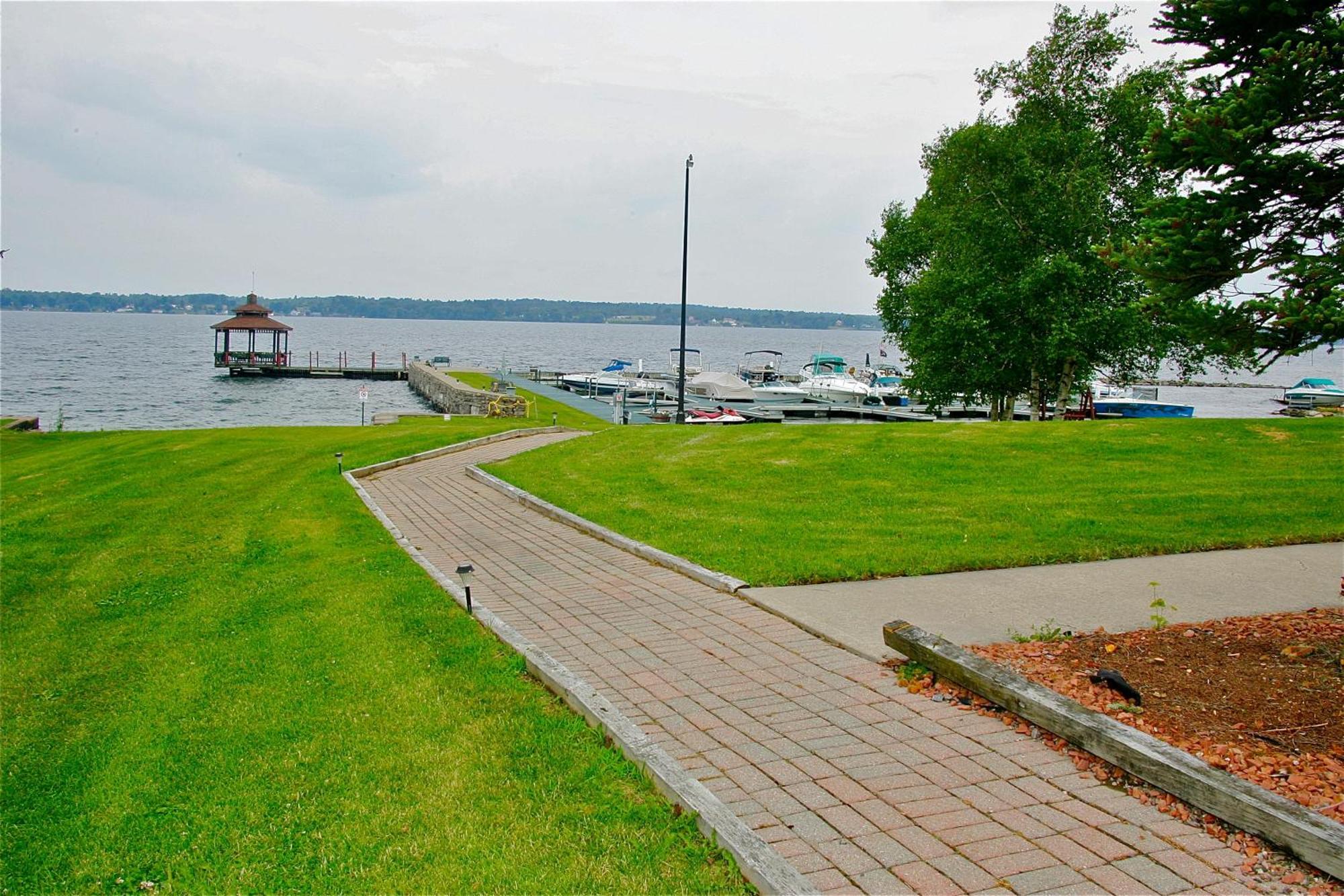 Stone Fence Resort Огденсбърг Екстериор снимка